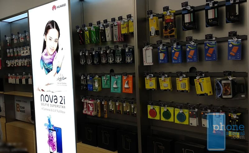 Accesories at the Huawei Experience Store VivaCity