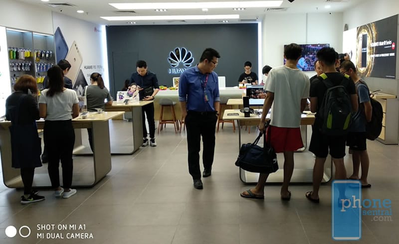 Huawei Experience Store Kuching inside
