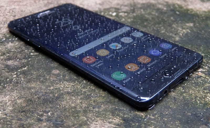 Samsung Galaxy Note FE is water resistant. Photo: Pricebook